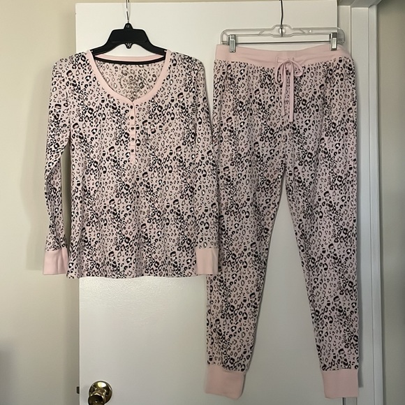 Women’s Pajama Set. - Picture 8 of 8